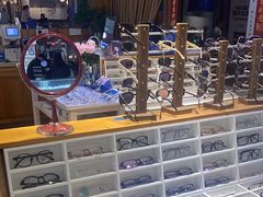 -MiRi眼镜连锁·蔡司·尼康控优点合作店(莘庄店)