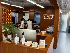 -无奔眼镜·蔡司·依视路授权店(朝阳大悦城店)