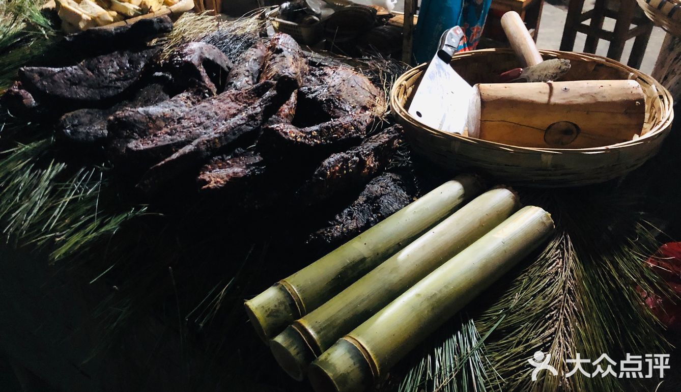 略显悲伤 松枝烤鸡、熏牛肉