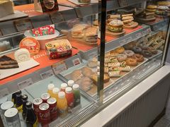 面包甜点陈列柜-Tims天好咖啡·贝果(东吴龙湖天街店)