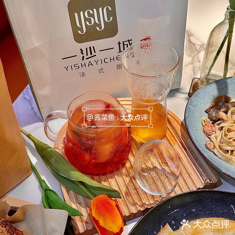 一起去满满的春日氛围感餐厅感受下郁金香🌷