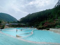 -十万大山布透温泉