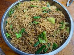 鸡蛋炒米粉-大眼强五杯鹅·桑拿鸡煲