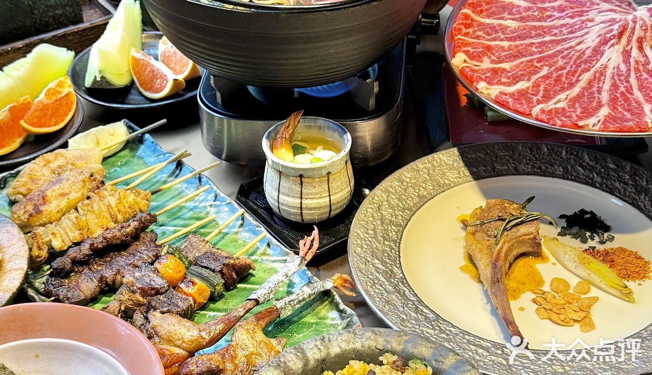 巨鹿路，暗黑系，明星私藏的DJ日料，太会玩