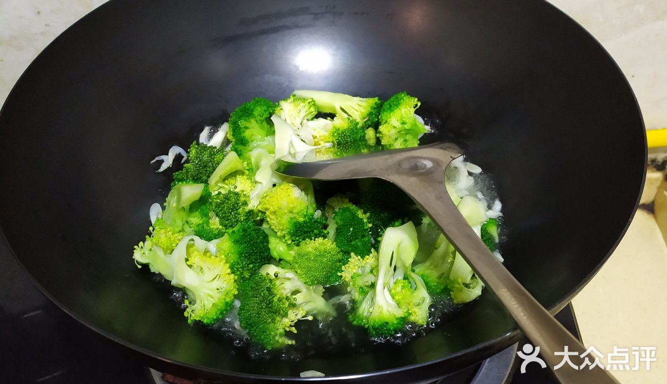 维生素满分的清炒西蓝花C道出位