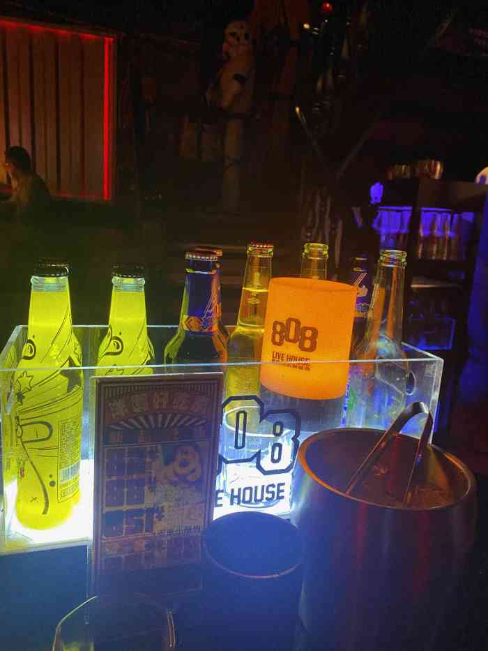 808 livehouse-"十一假期在成都,听说九眼桥附近的酒吧街很.