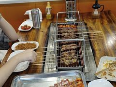 -哈尔滨小酒馆·鲜肉现穿自助烧烤(康新花园店)