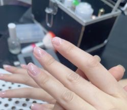 -进巍美甲美睫