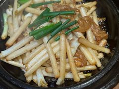 -帅巴人舅母子腊蹄民俗村