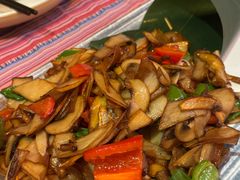 -香巴拉云南餐厅(华莱坞店)