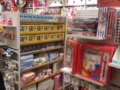 -名创优品(北京新中关购物中心地铁层店)