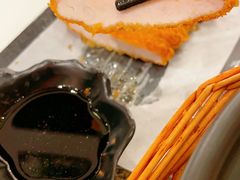 馋嘴炸猪排-馋三尺蟹粉小笼(人民广场店)