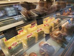 -白玉兰食品甜凤店(合生汇店)