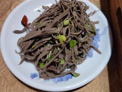香椿苗拌豆腐丝-前门故事烤鸭店(十里河店)