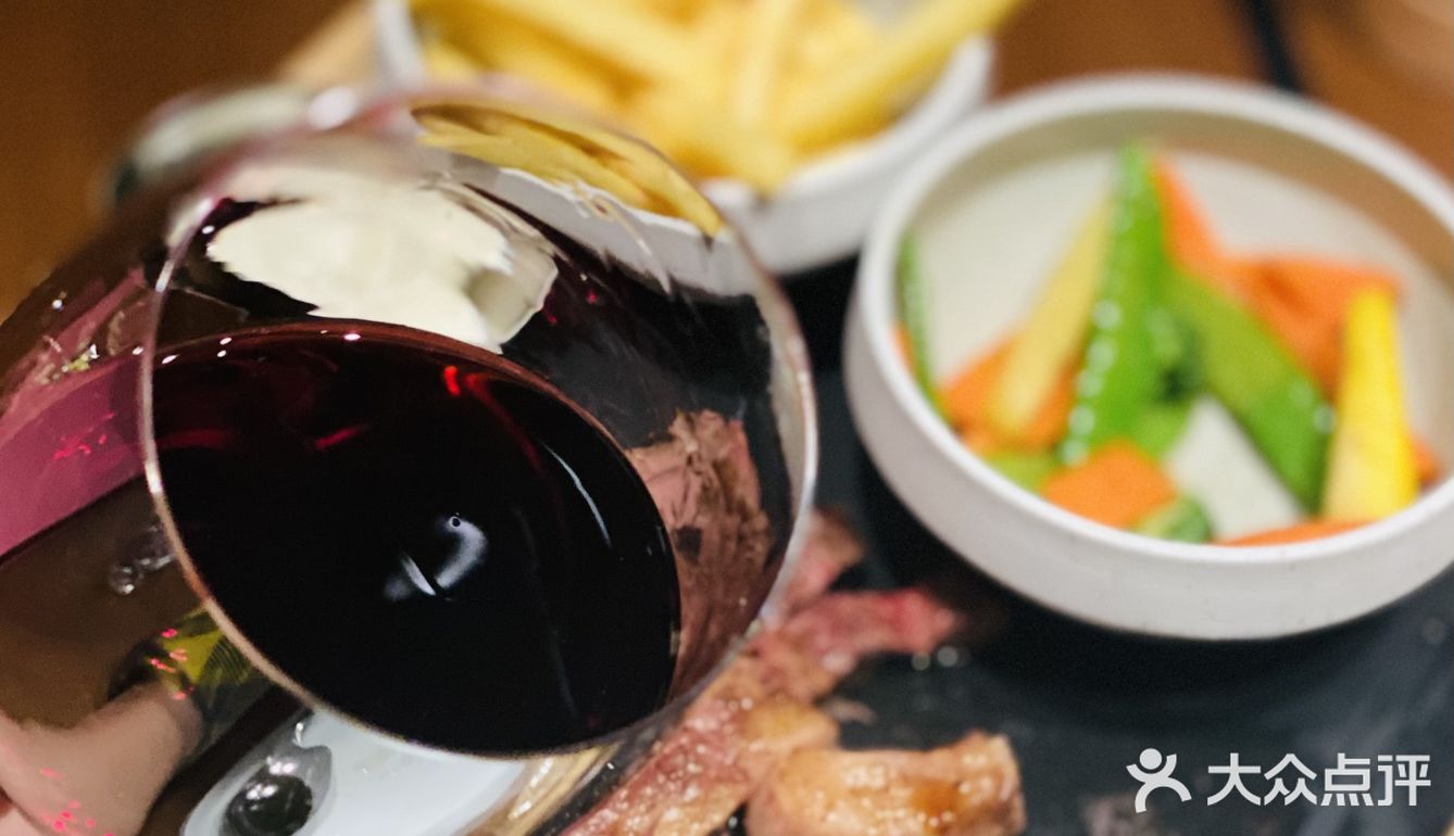 来浦东嘉里城喝红酒吃西餐啦~