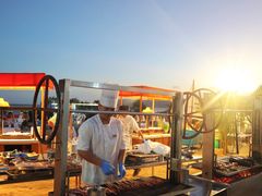 -亚龙湾希尔顿自助餐厅·海鲜·烧烤·沙滩BBQ·现场乐队