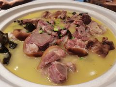 -帅巴人舅母子腊蹄民俗村