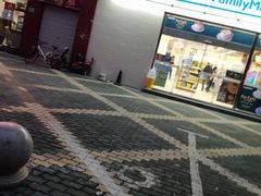 -全家便利店(江湾镇站店)