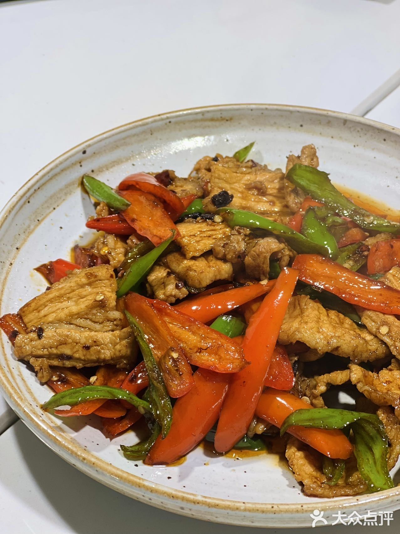 超火的live show民谣现场，居然还能吃川菜