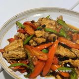 超火的live show民谣现场，居然还能吃川菜