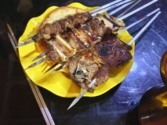 -烤肉小伙烤肉店