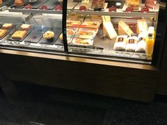 面包甜点陈列柜-星巴克(北京中化大厦店)