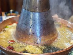 -果松木炭酸菜铜火锅·外婆参鸡汤