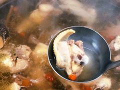 连州果园鸡-威邵鸡煲(西华路总店)