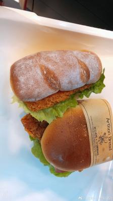 米兰米苏蛋糕-"下班后拐去米兰米苏买了蛋糕,骑着摩托车.