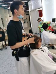 -PE SALON 