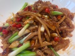 -阿瓦山寨·湘菜现炒·剁椒鱼头王(咸阳总店)