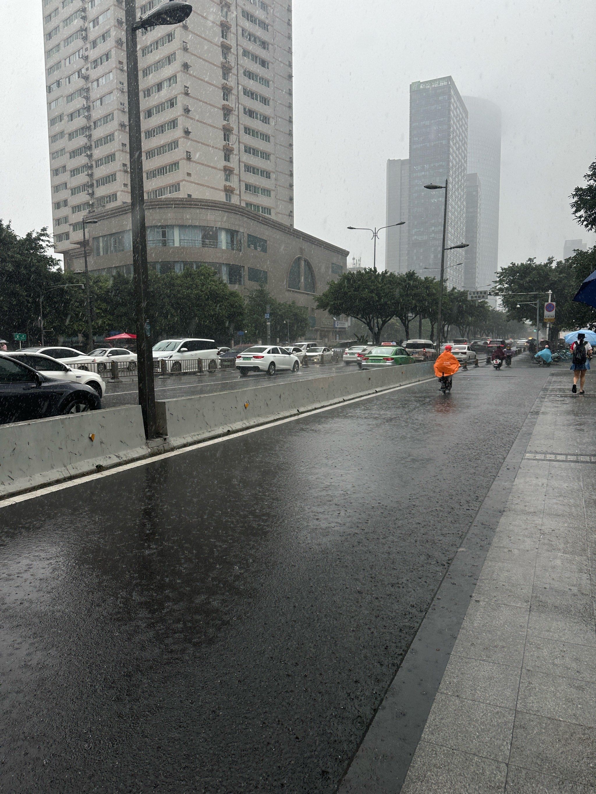 成都今天的雨真大啊