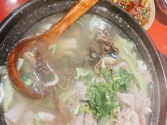 跷脚牛肉-谢老五跷脚牛肉·非遗传承店