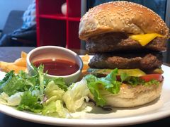 经典牛肉汉堡-ZEMOCAFE·FUSION FOOD(西交利物浦店)