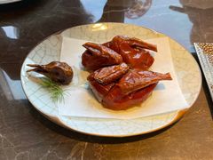 脆皮乳鸽-新荣记(BFC外滩金融中心店)