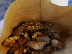 烧饼夹肠头-肠王卤煮(西单食宝街店)