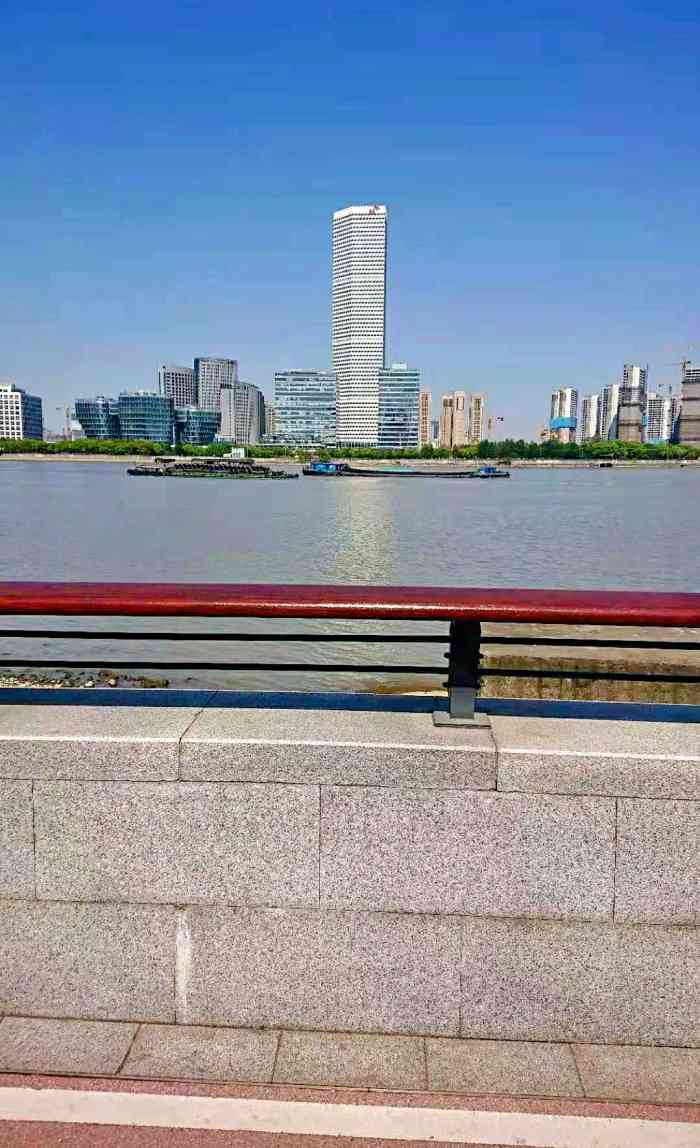 龙耀滨江广场-"徐汇滨江,最有风情和时髦感的沿江步道,体.