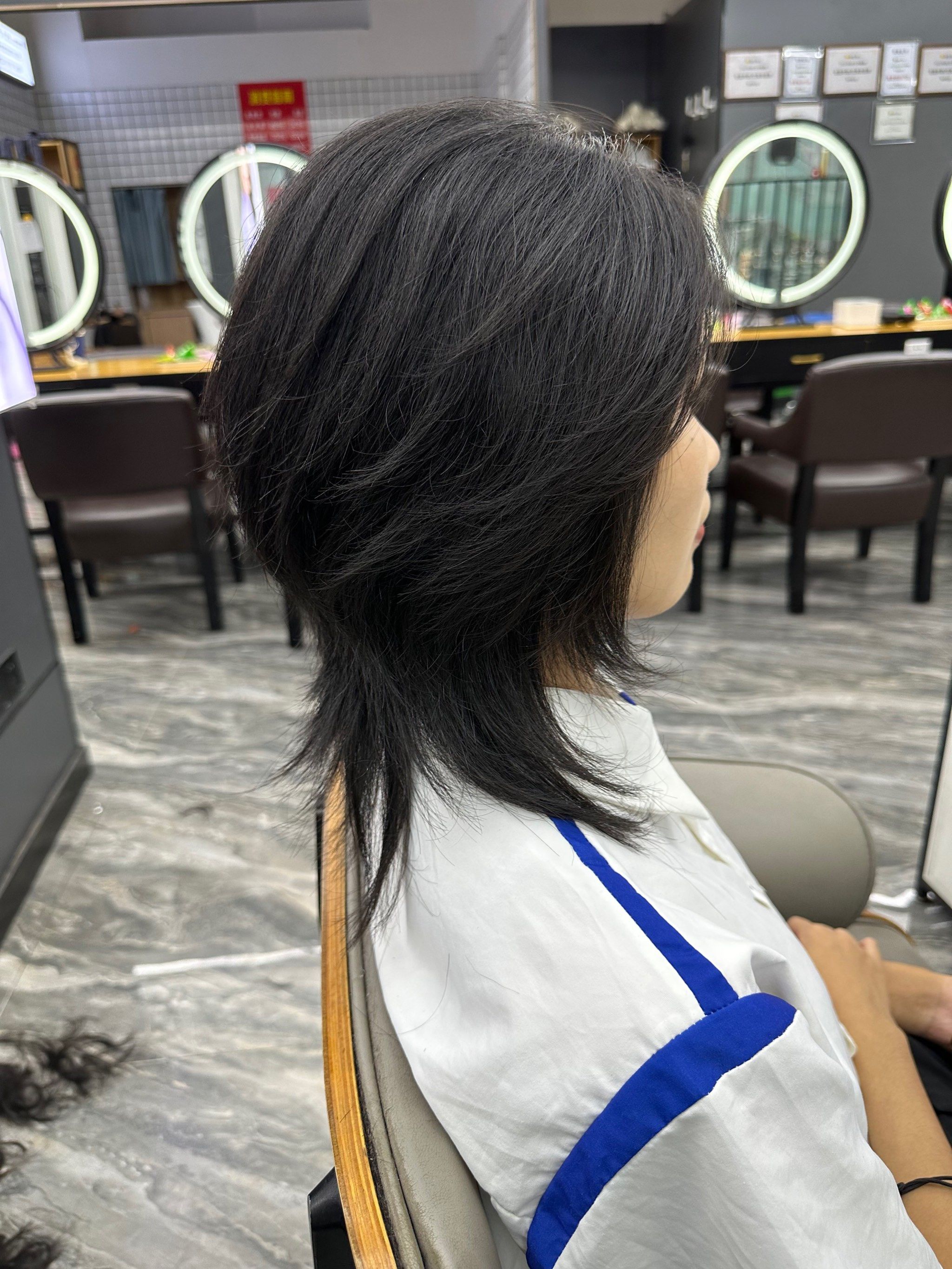 女生短发鲻鱼头