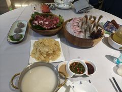 -红鼎豆捞·非遗鲍皇汤火锅(宝丰路店)