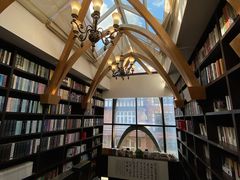 -钟书阁(松江泰晤士小镇店)