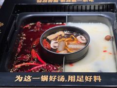-老牌坊云南鱼豆花火锅(哈西万达店)