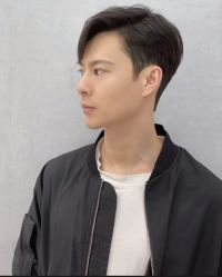 -首脑美发沙龙
