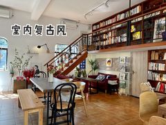 -彳亍咖啡·这里(水湾路店)