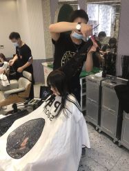 -PE SALON 