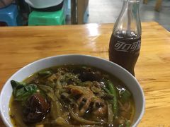 酸菜肉丝米线-越洋肖氏老米线(杨家坪店)