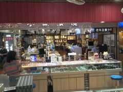 -三叶眼镜城批发市场(上海火车站店)