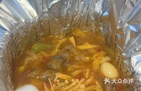 Sour Soup Beef and Clam Noodles