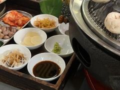 -围炉肉舍•炭烤活鳗•丹东海鲜烤肉(步行街店)