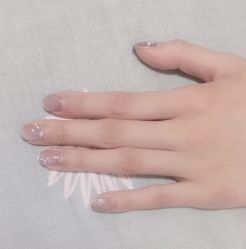 -爱美睫美甲会馆