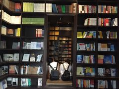 最喜欢的九宫格-钟书阁(松江泰晤士小镇店)